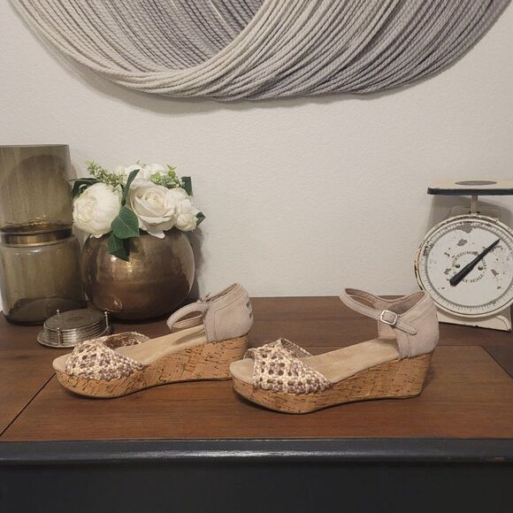TOMS Stucco Satin Woven Cork Ankle Strap Peep Toe Wedge Sandal Sz 8 - Picture 5 of 9